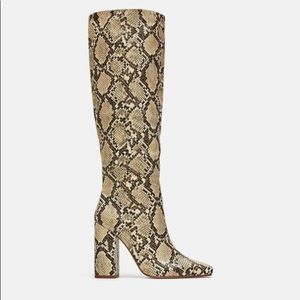 Heeled snakeskin print boots